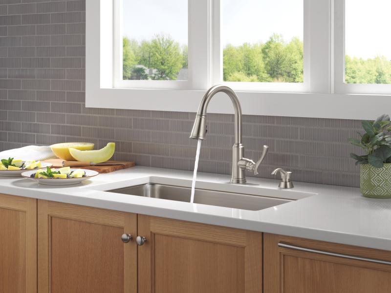 DELTA Lakeview Single Handle Pull-Down Kitchen Faucet with Soap Dispenser and ShieldSpray Technology — Stainless
