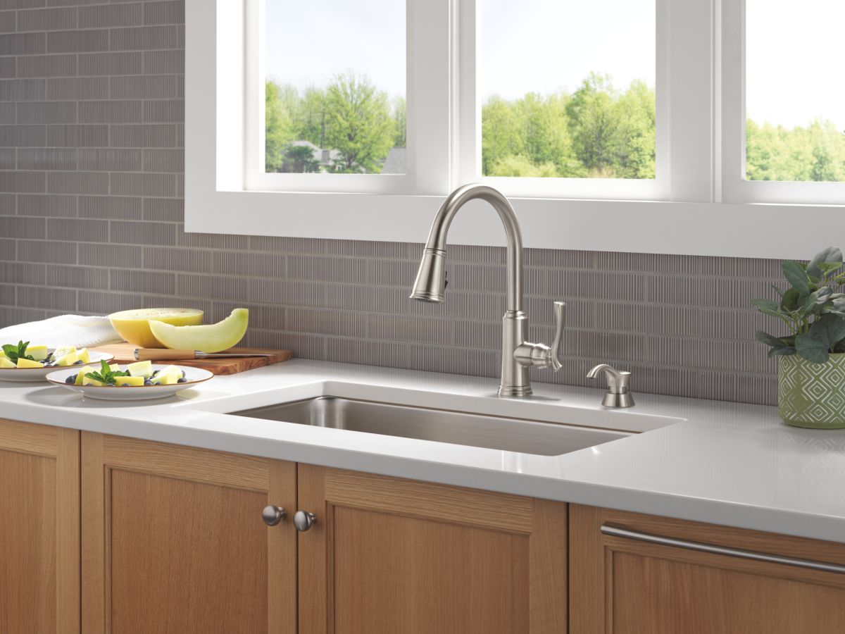 DELTA Lakeview Single Handle Pull-Down Kitchen Faucet with Soap Dispenser and ShieldSpray Technology — Stainless