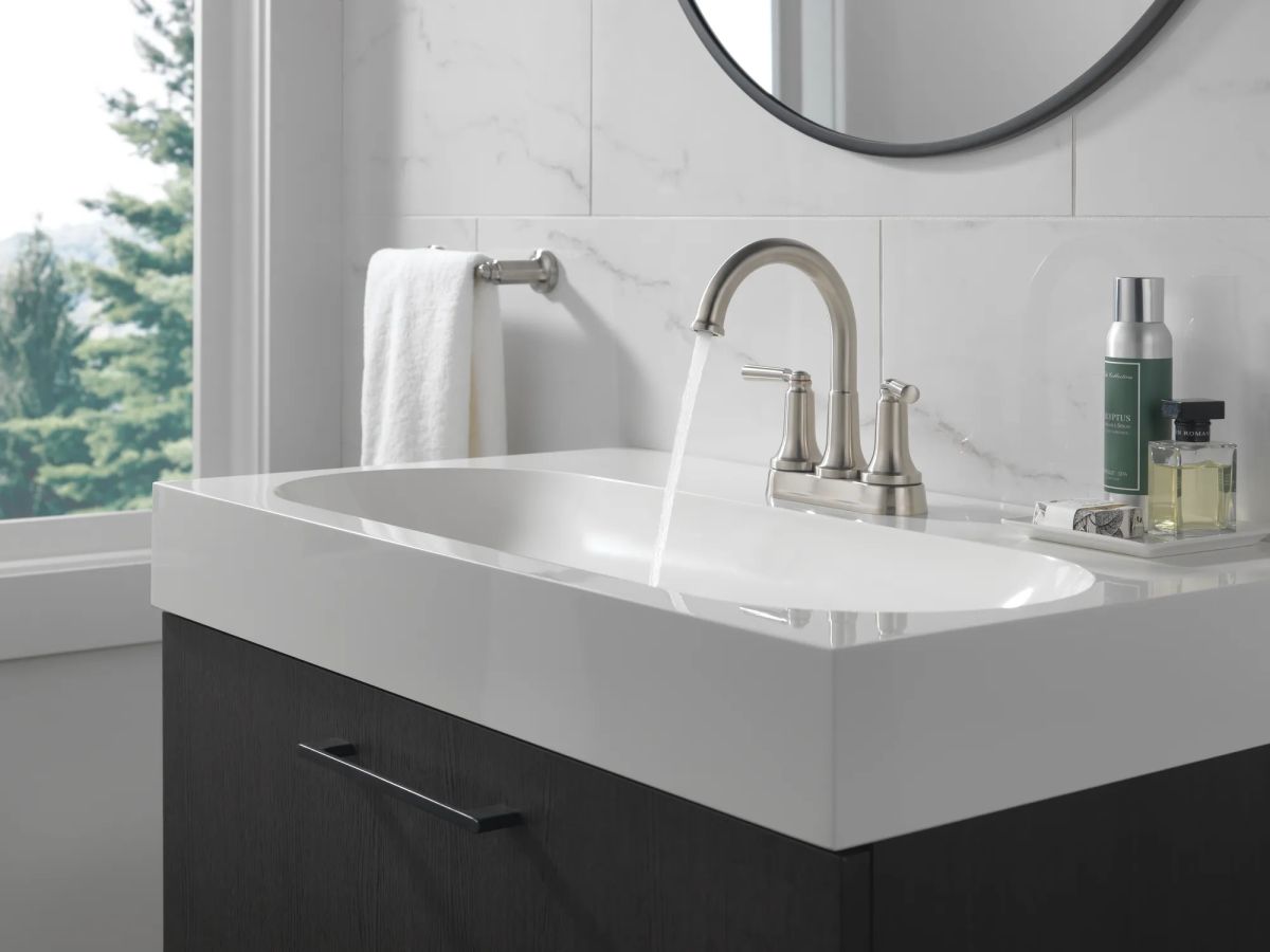 DELTA Saylor 8" Towel Bar — Stainless