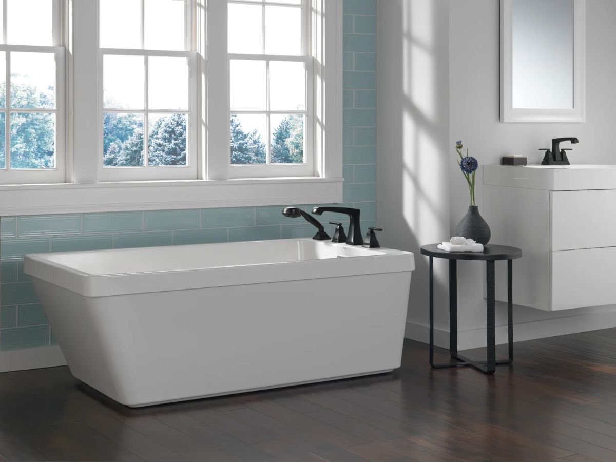 DELTA Ashlyn Roman Tub Trim with Hand Shower — Matte Black