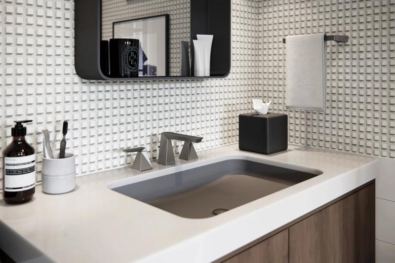 DELTA Trillian 8" Towel Bar — Black Stainless