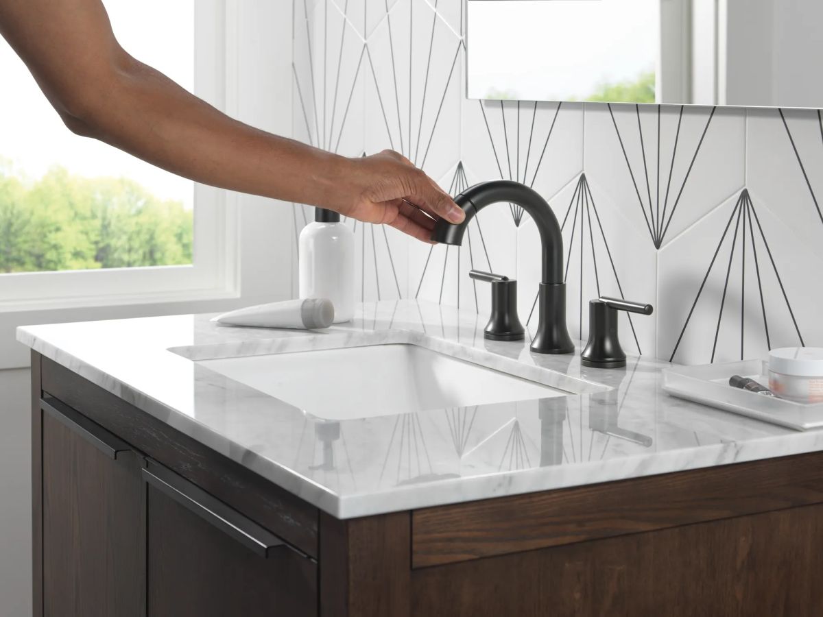 DELTA Trinsic Two Handle Widespread Pull Down Bathroom Faucet — Matte Black