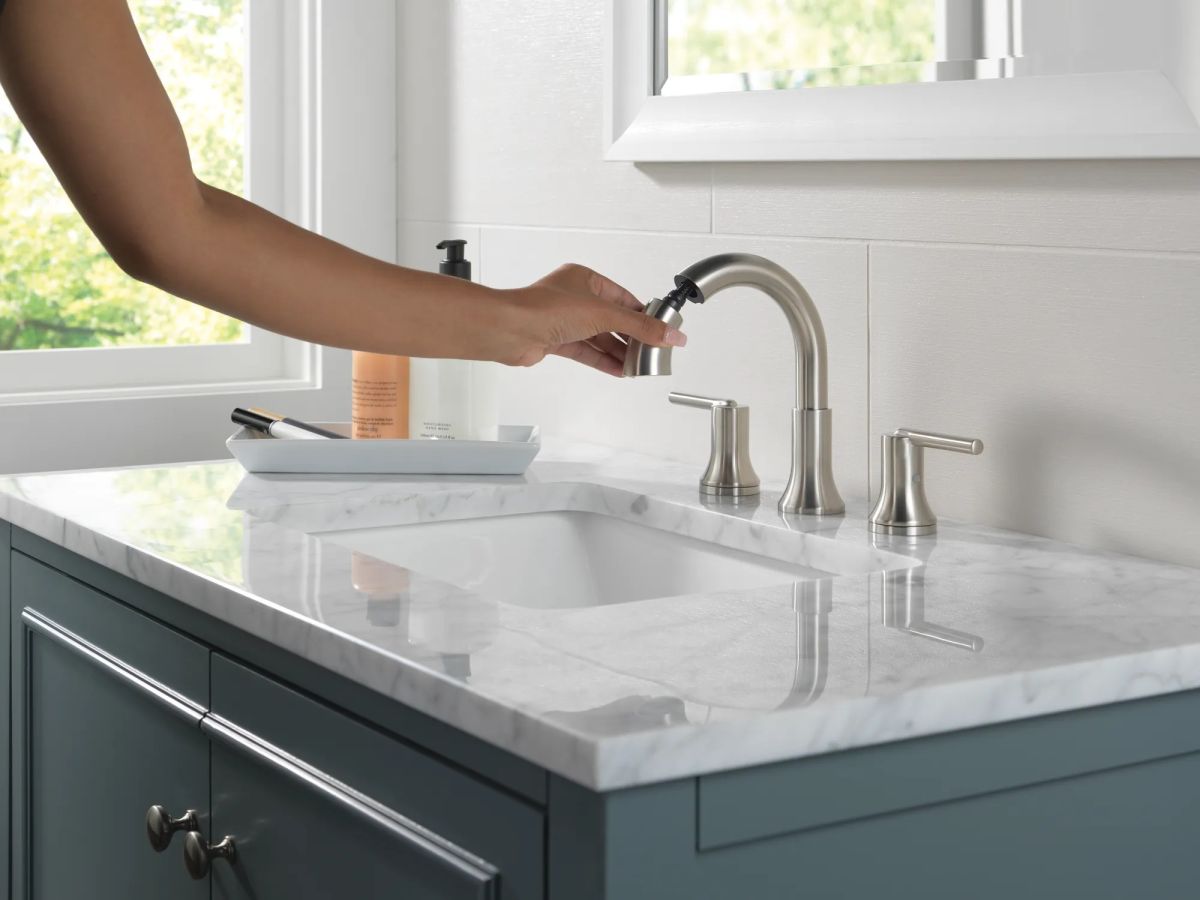 DELTA Trinsic Two Handle Widespread Pull Down Bathroom Faucet — Stainless