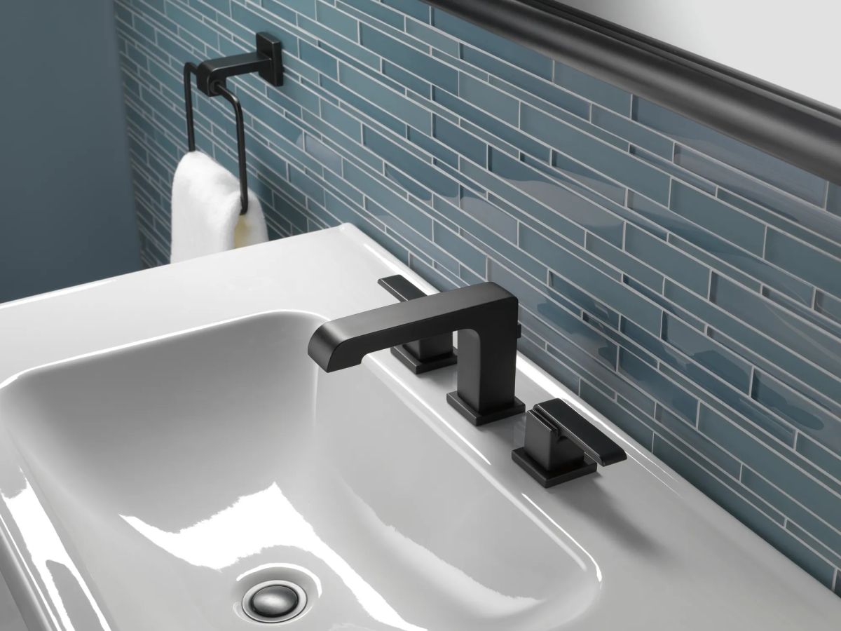 DELTA Ara Two Handle Widespread Bathroom Faucet — Matte Black
