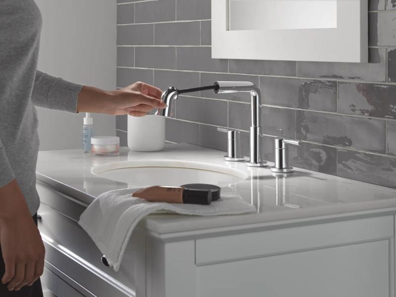 DELTA Nicoli Two Handle Widespread Pull-Down Bathroom Faucet — Chrome