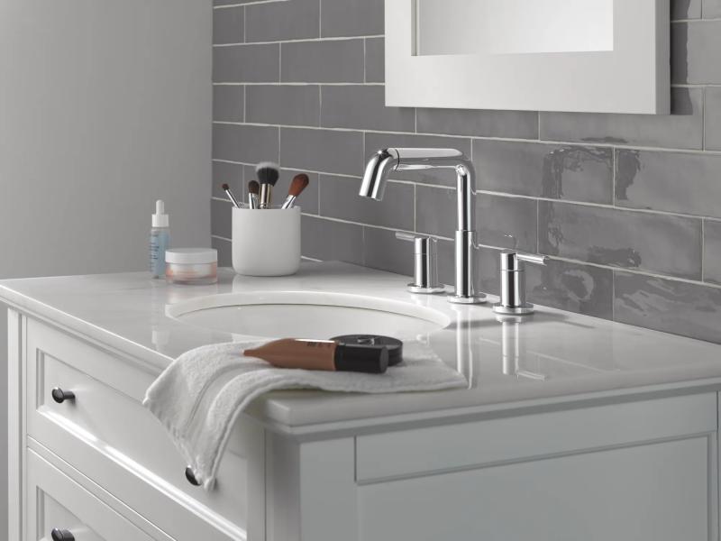 DELTA Nicoli Two Handle Widespread Pull-Down Bathroom Faucet — Chrome