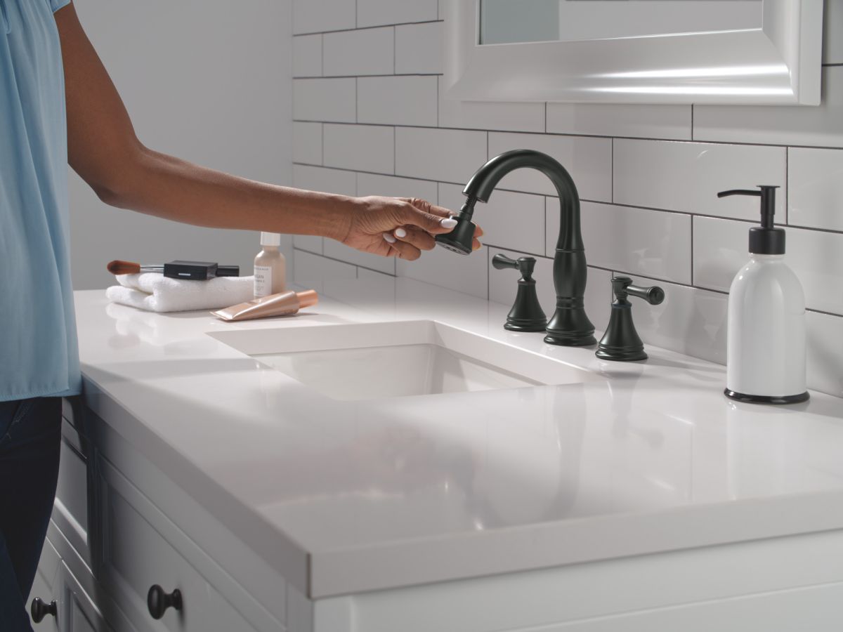 DELTA Cassidy Two Handle Widespread Pull Down Bathroom — Matte Black
