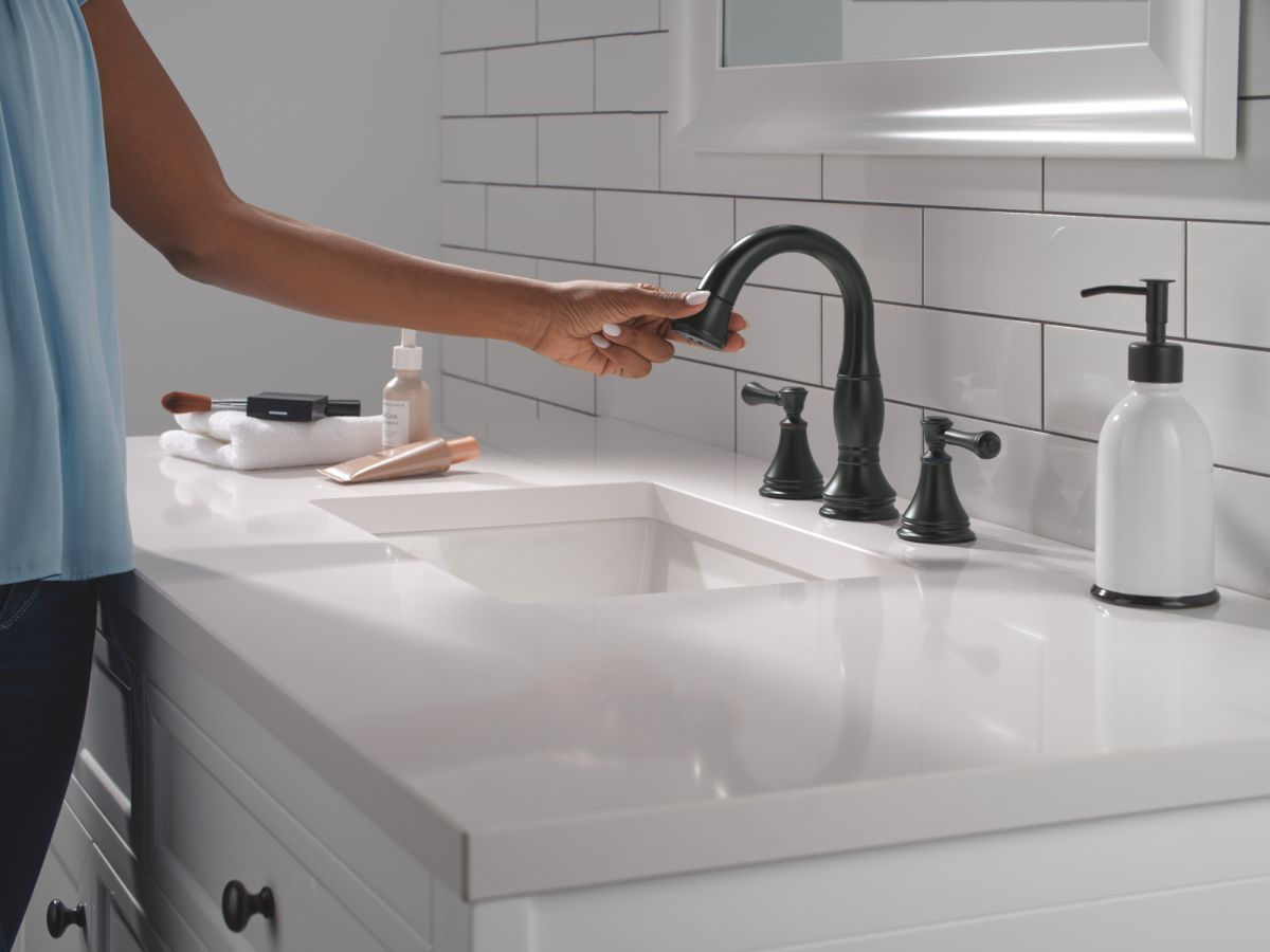 DELTA Cassidy Two Handle Widespread Pull Down Bathroom — Matte Black