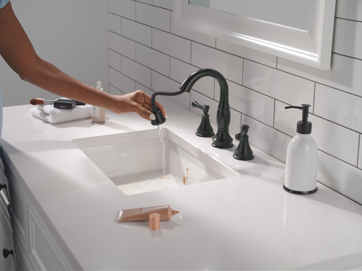 DELTA Cassidy Two Handle Widespread Pull Down Bathroom — Matte Black