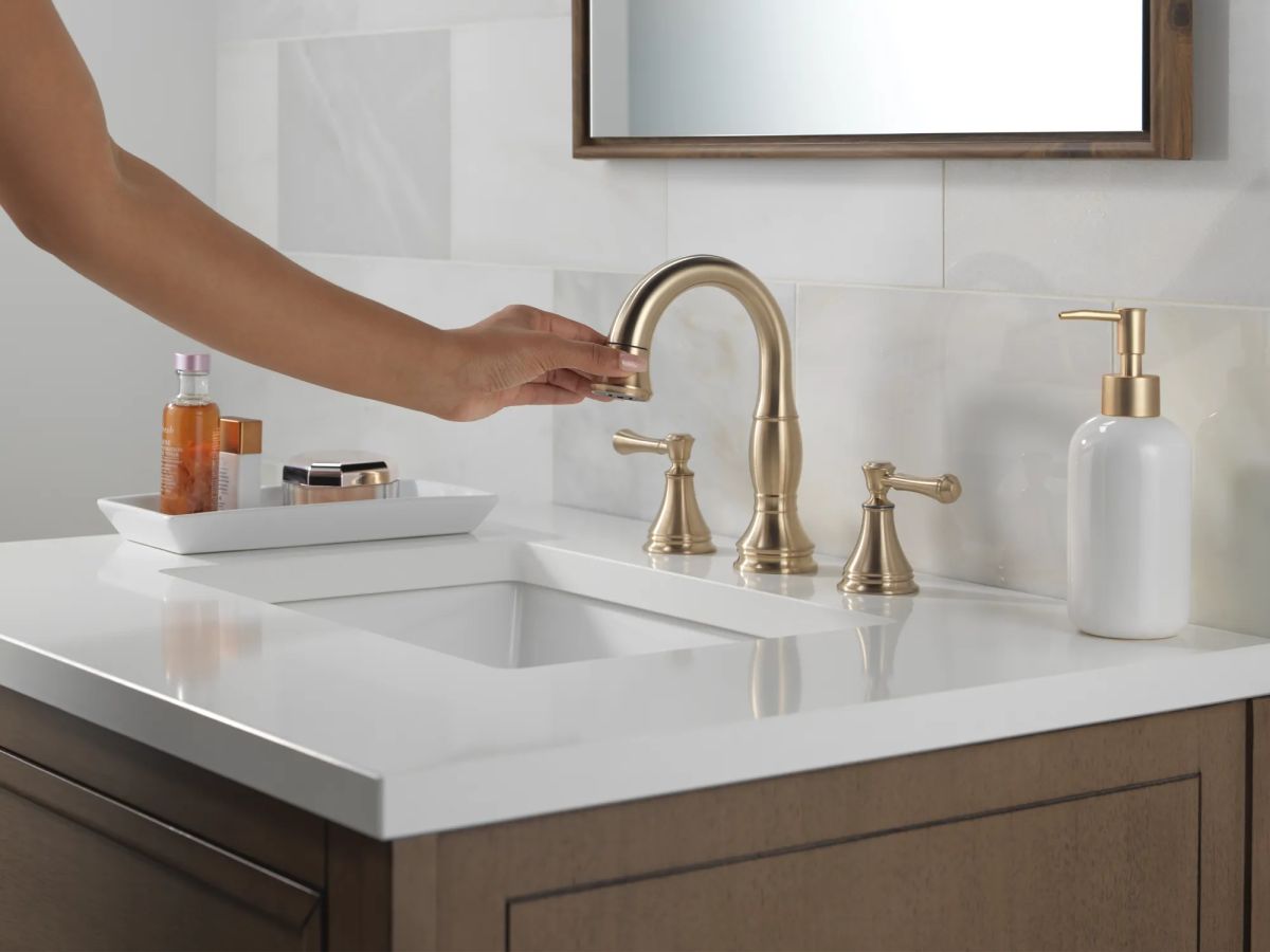 DELTA Cassidy Two Handle Widespread Pull Down Bathroom Faucet — Champagne Bronze