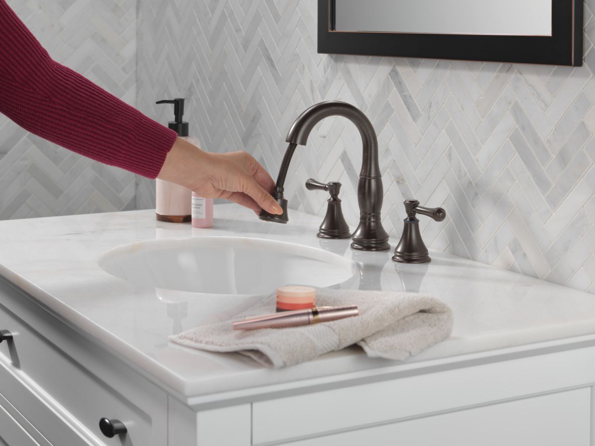 DELTA Cassidy Two Handle Widespread Pull Down Bathroom Faucet — Venetian Bronze