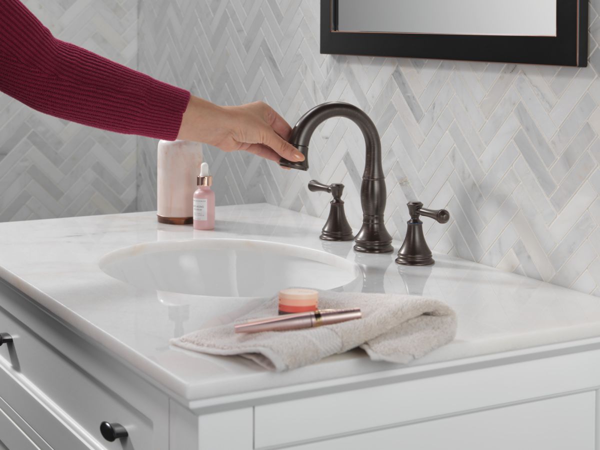 DELTA Cassidy Two Handle Widespread Pull Down Bathroom Faucet — Venetian Bronze
