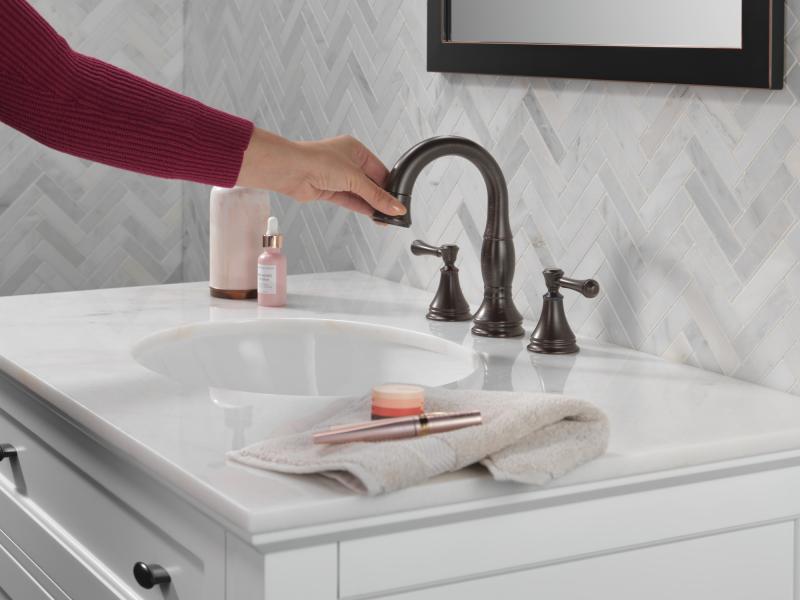 DELTA Cassidy Two Handle Widespread Pull Down Bathroom Faucet — Venetian Bronze