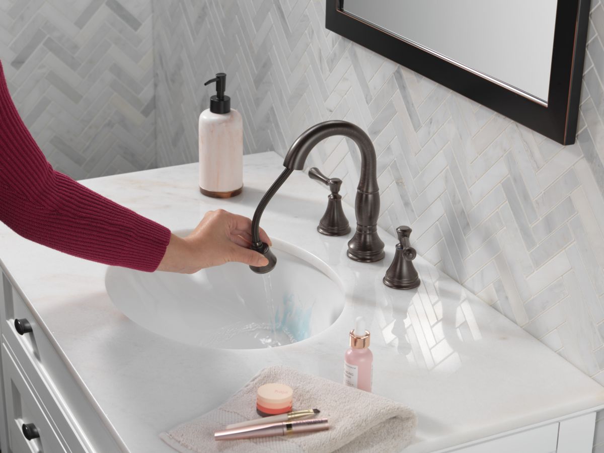 DELTA Cassidy Two Handle Widespread Pull Down Bathroom Faucet — Venetian Bronze