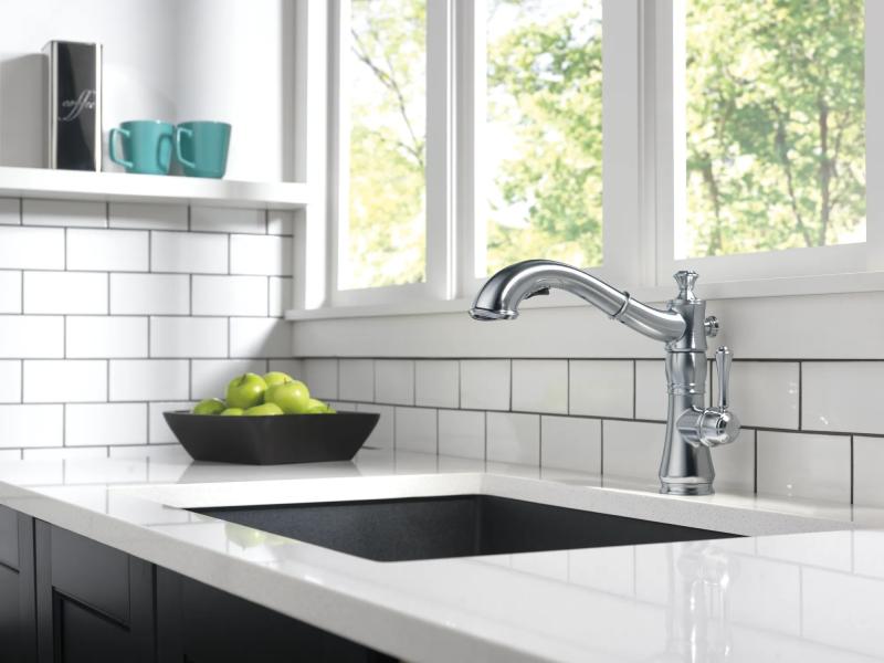 DELTA Cassidy Single Handle Pull-Out Kitchen Faucet — Arctic Stainless
