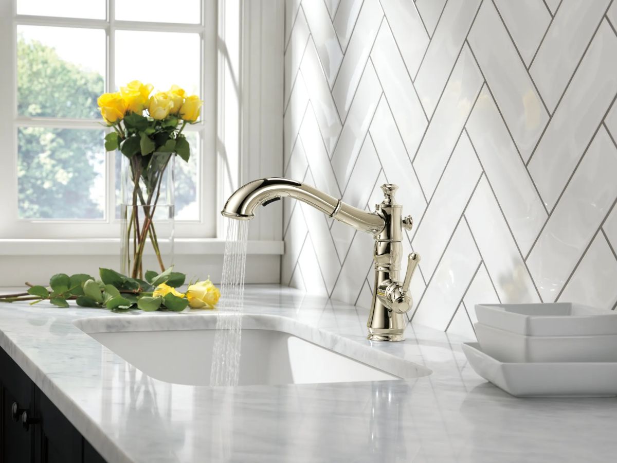 DELTA Cassidy Single Handle Pull-Out Kitchen Faucet — Polished Nickel