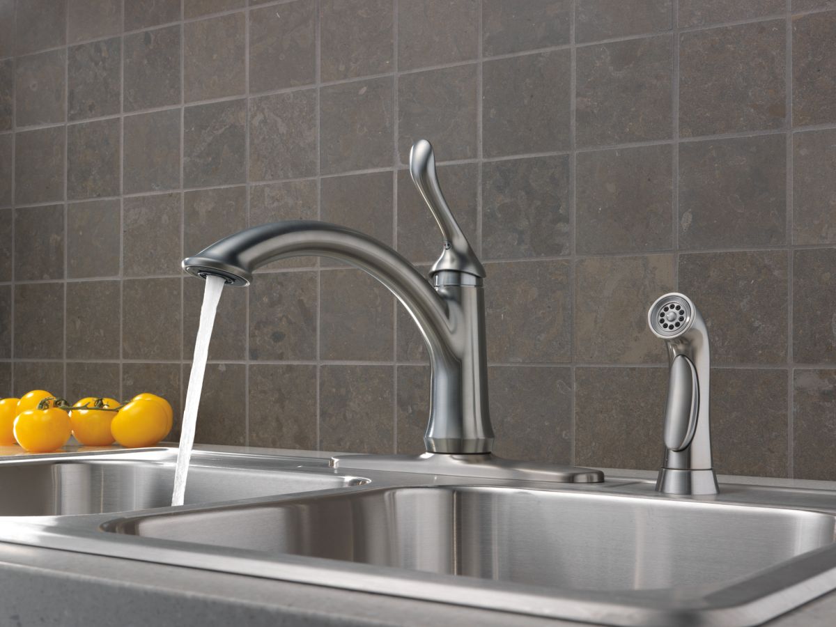 DELTA Linden Single Handle Kitchen Faucet with Spray — Arctic Stainless