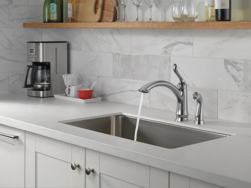 DELTA Linden Single Handle Kitchen Faucet with Spray — Arctic Stainless