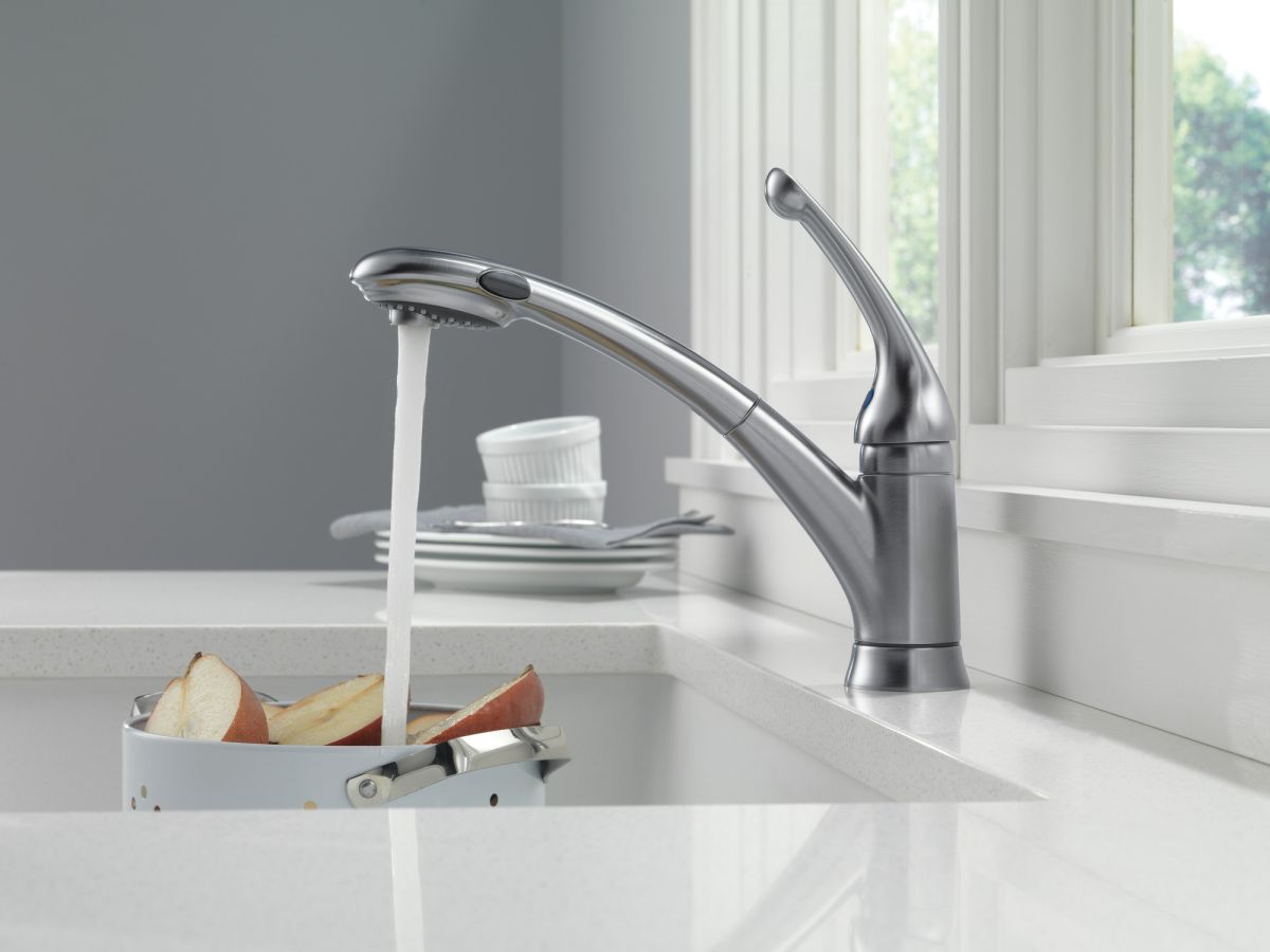 DELTA Signature Pullouts Single Handle Pull-Out Kitchen Faucet — Arctic Stainless