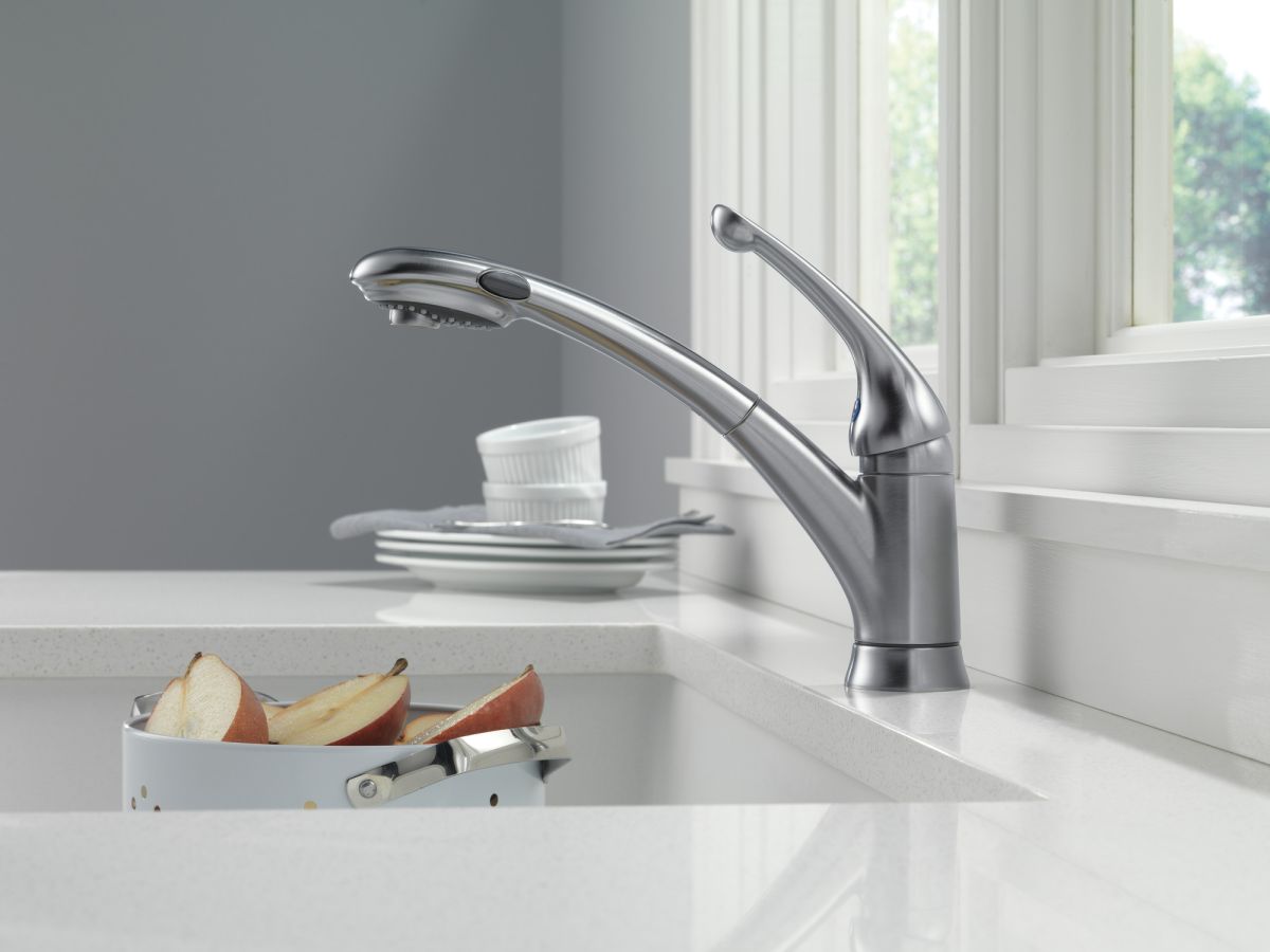 DELTA Signature Pullouts Single Handle Pull-Out Kitchen Faucet — Arctic Stainless