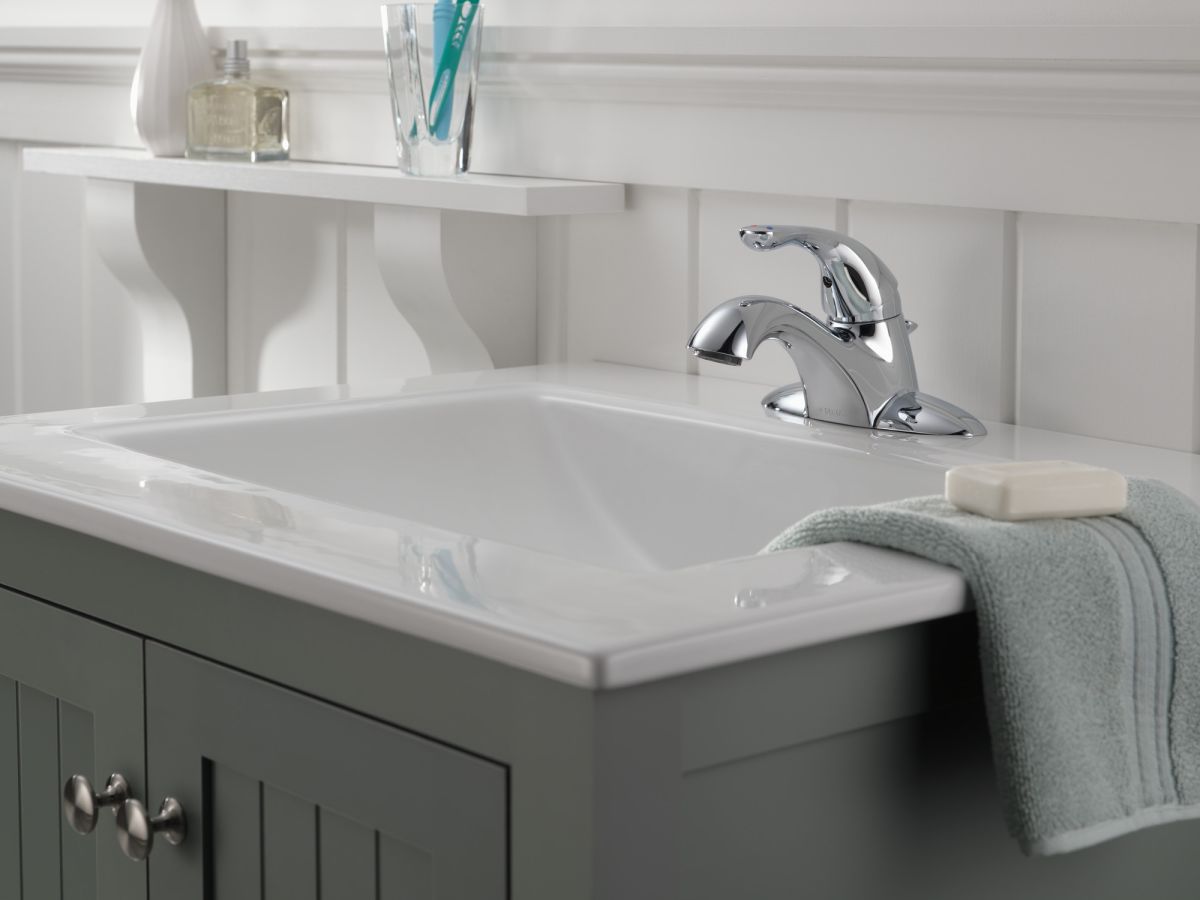 DELTA Classic Single Handle Centerset Bathroom Faucet with City Shanks — Chrome