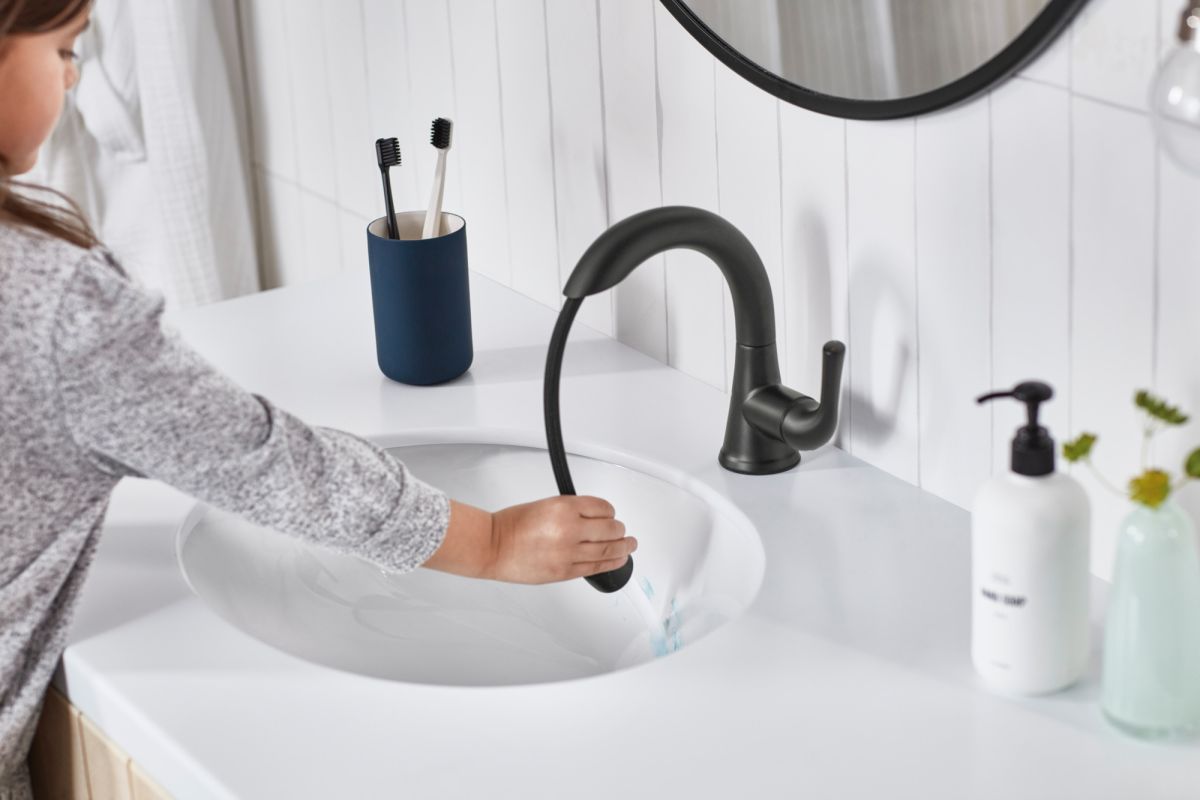 DELTA Kayra Single Handle Pull-Down Bathroom Faucet — Matte Black