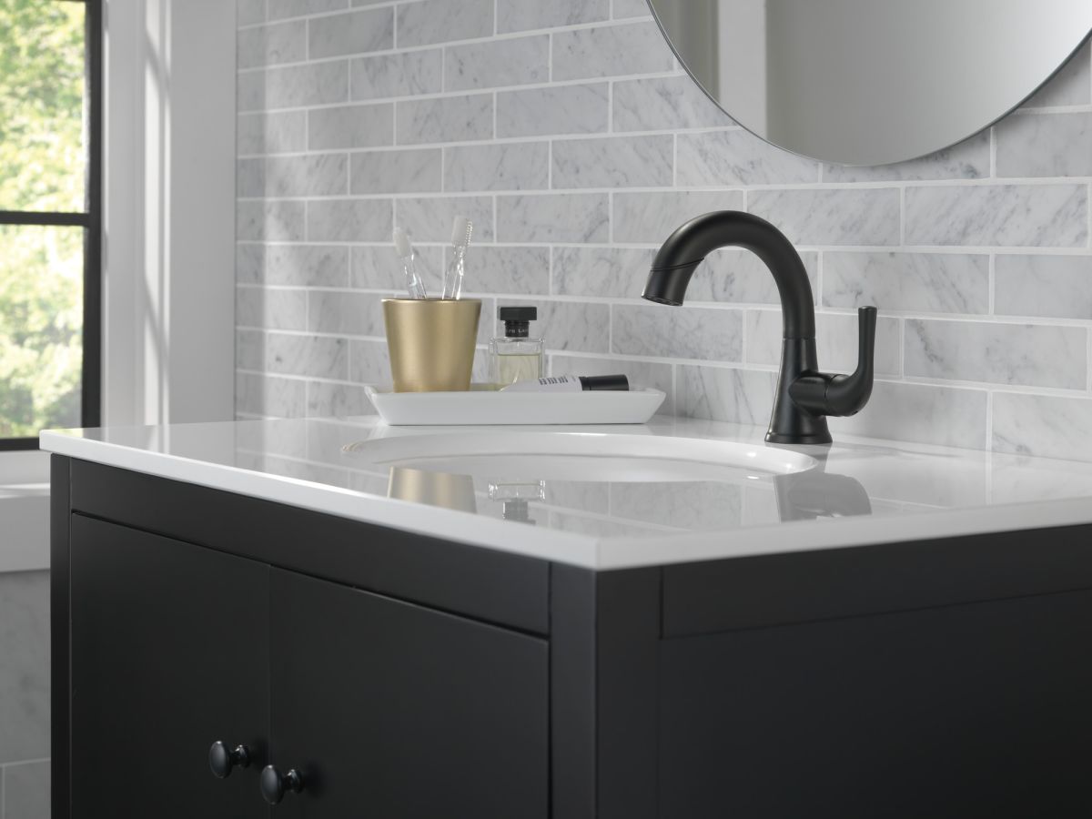 DELTA Kayra Single Handle Pull-Down Bathroom Faucet — Matte Black