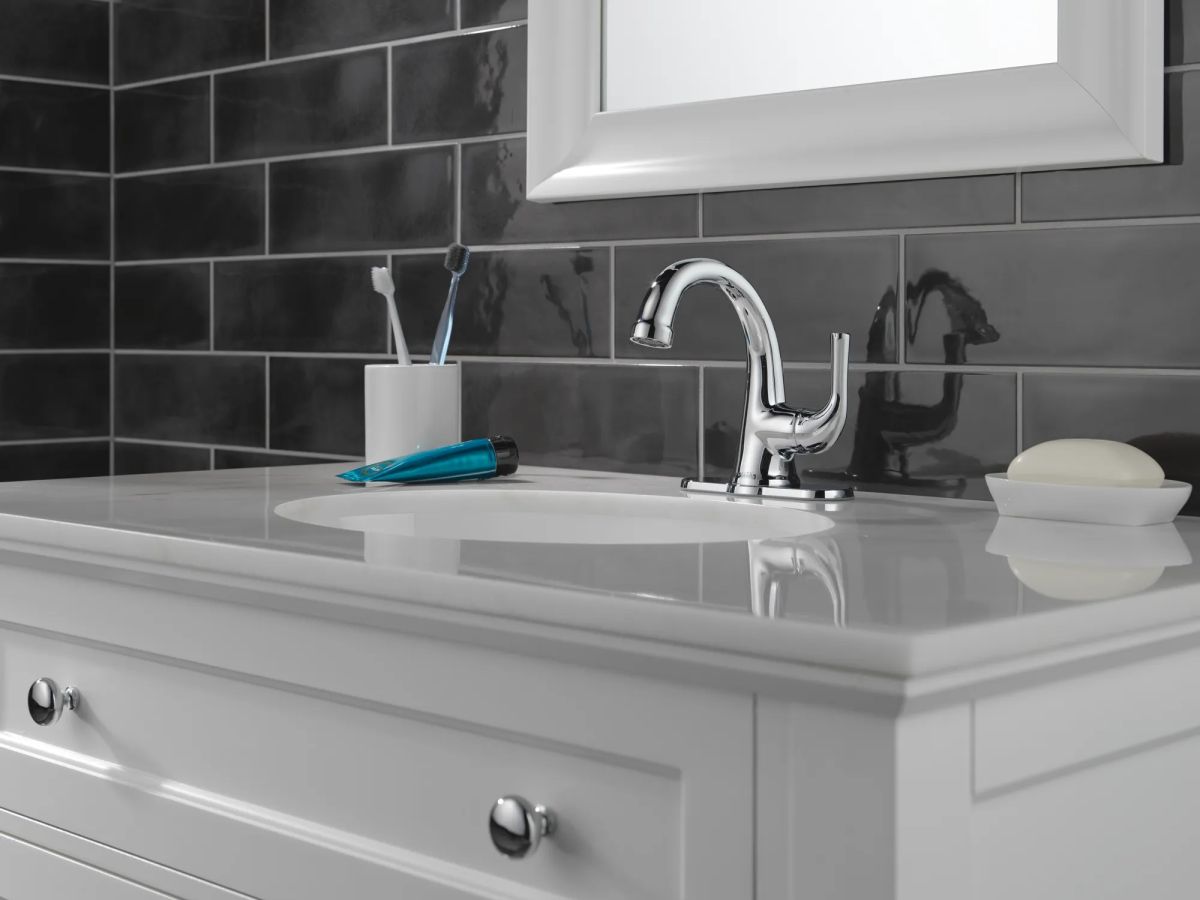 DELTA Kayra Single Handle Bathroom Faucet — Chrome