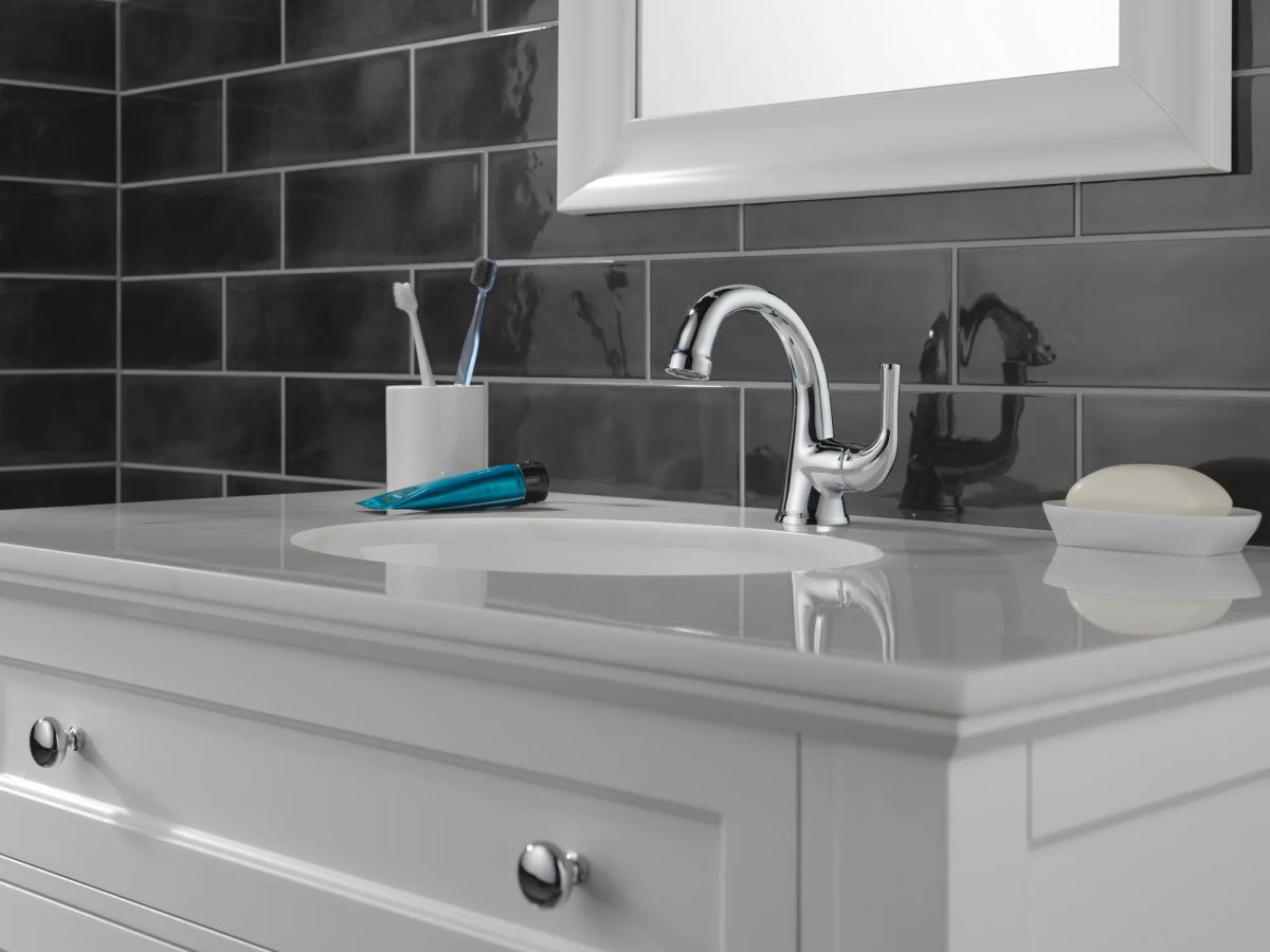 DELTA Kayra Single Handle Bathroom Faucet — Chrome