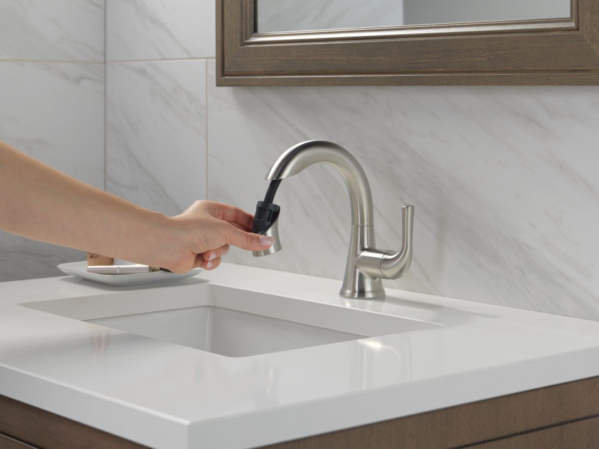 DELTA Kayra Single Handle Pull-Down Bathroom Faucet — Stainless