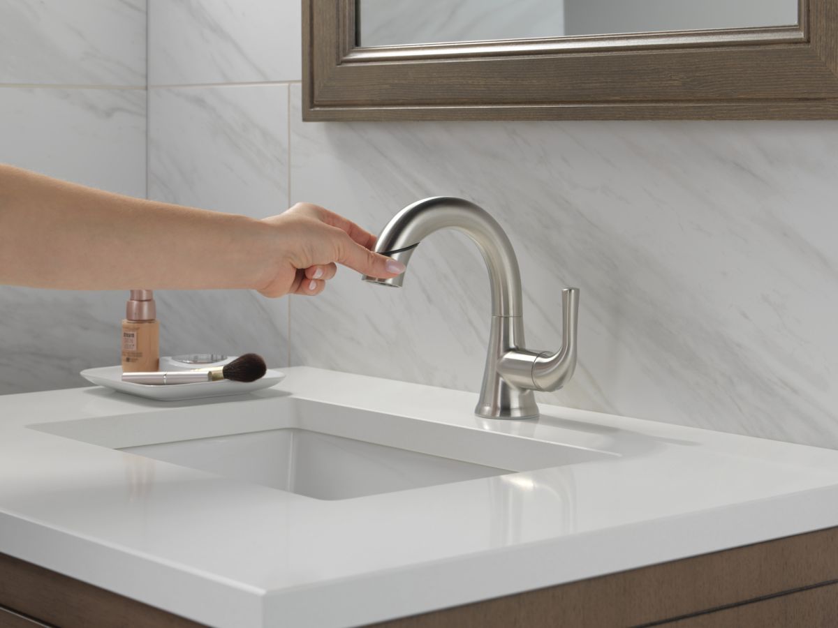 DELTA Kayra Single Handle Pull-Down Bathroom Faucet — Stainless