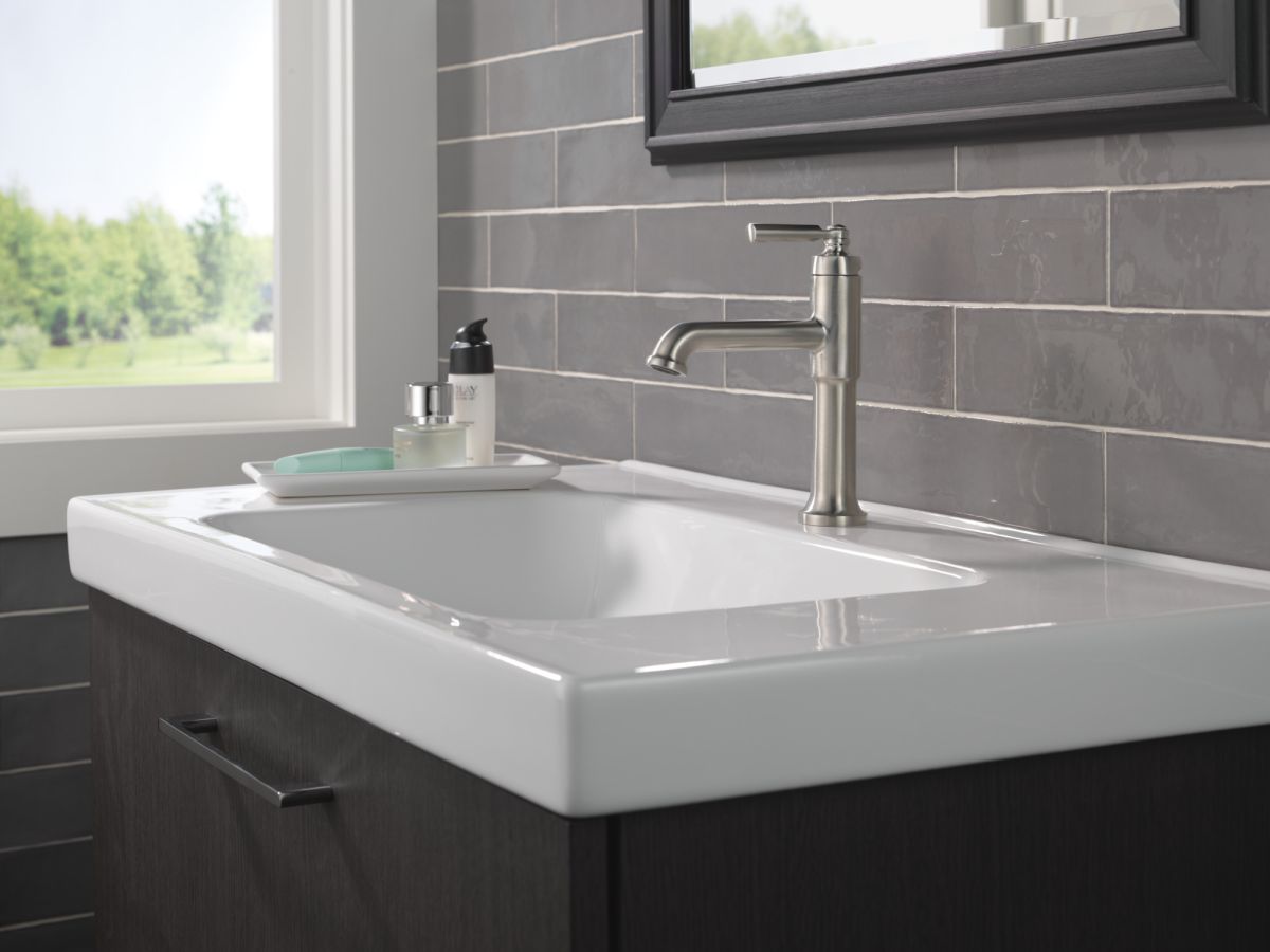 DELTA Saylor Single Handle Bathroom Faucet — Stainless