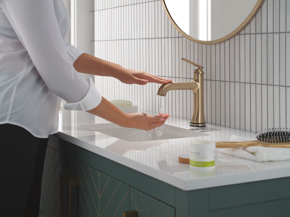 DELTA Bonacci Single Handle Bathroom Faucet with Touch20 with Touchless Technology — Lumicoat® Champagne Bronze