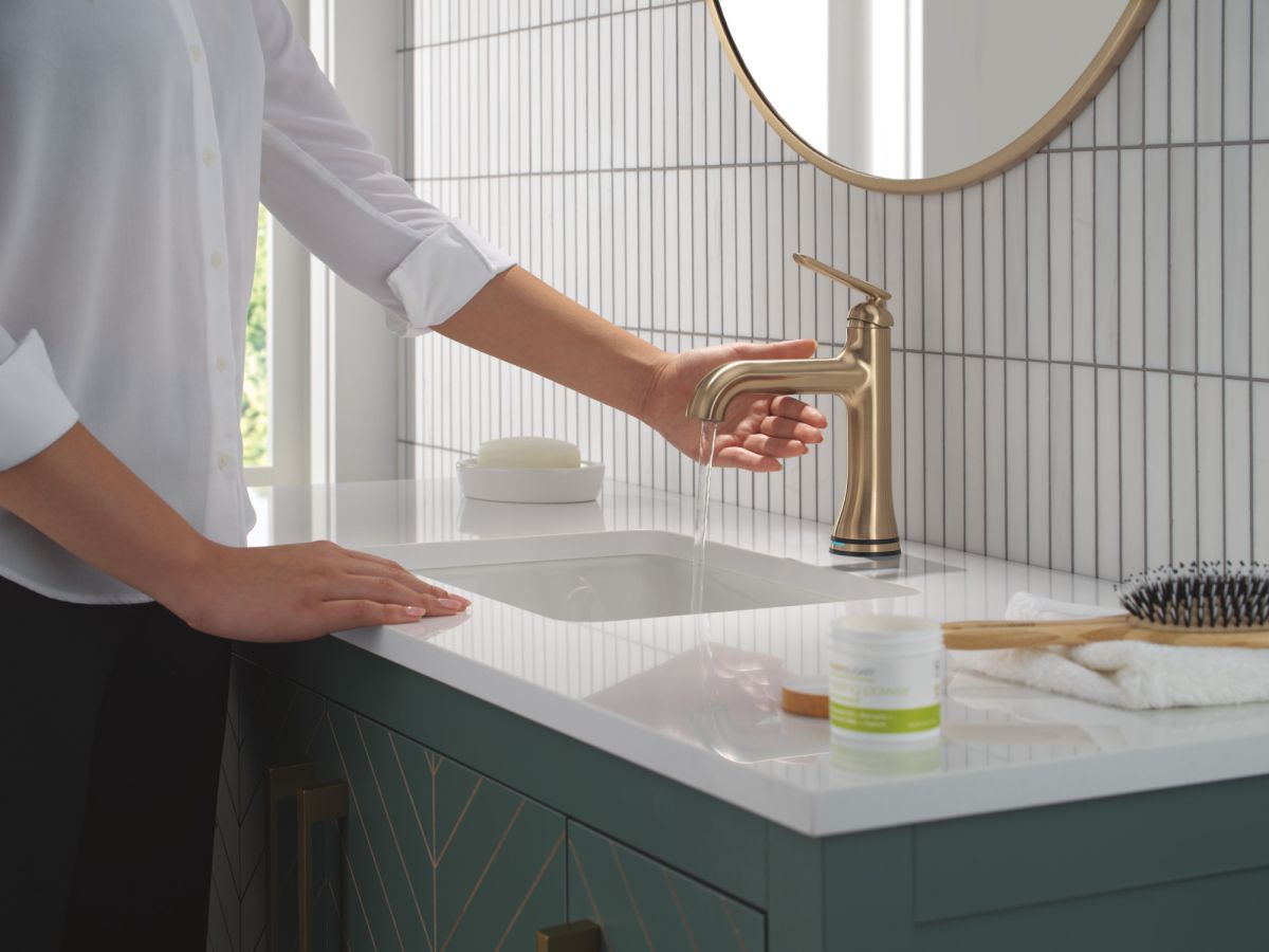 DELTA Bonacci Single Handle Bathroom Faucet with Touch20 with Touchless Technology — Lumicoat® Champagne Bronze