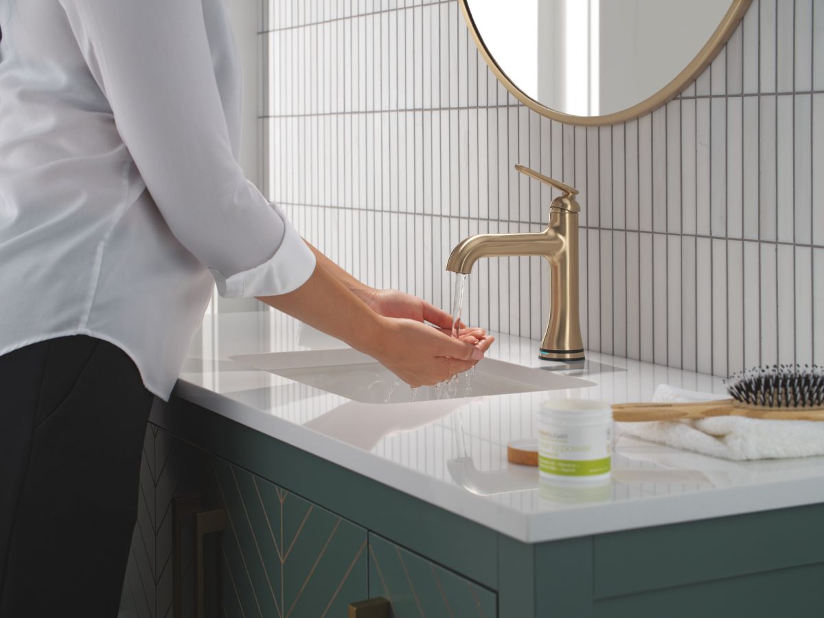 DELTA Bonacci Single Handle Bathroom Faucet with Touch20 with Touchless Technology — Lumicoat® Champagne Bronze
