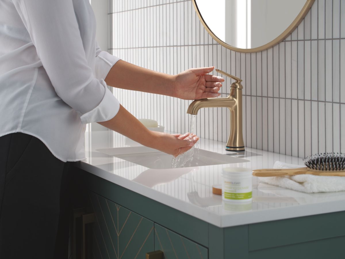DELTA Bonacci Single Handle Bathroom Faucet with Touch20 with Touchless Technology — Lumicoat® Champagne Bronze