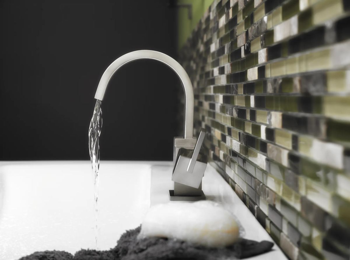 DELTA Vero Single Handle Bathroom Faucet — Stainless