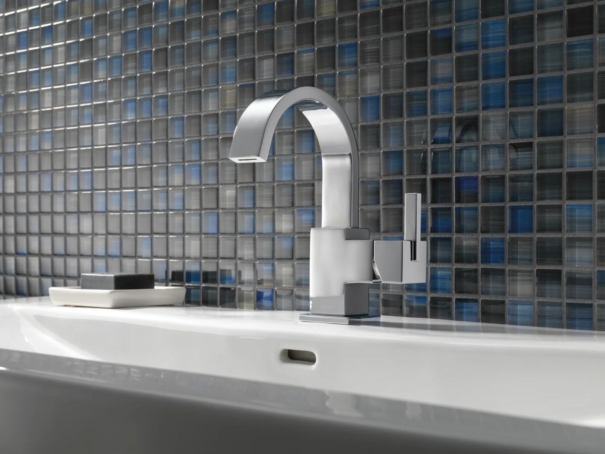 DELTA Vero Single Handle Bathroom Faucet — Chrome
