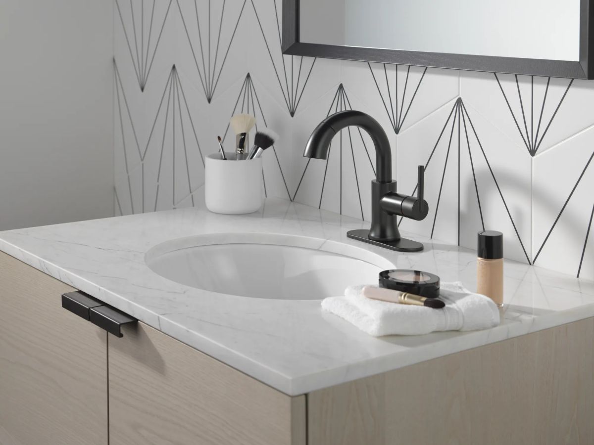 DELTA Trinsic Single Handle Pull-Down Bathroom Faucet — Matte Black