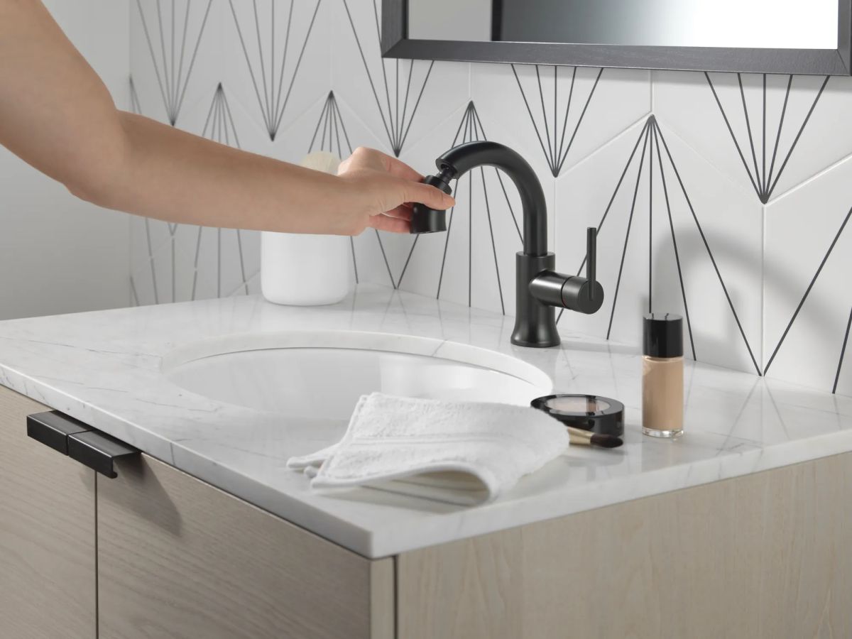 DELTA Trinsic Single Handle Pull-Down Bathroom Faucet — Matte Black