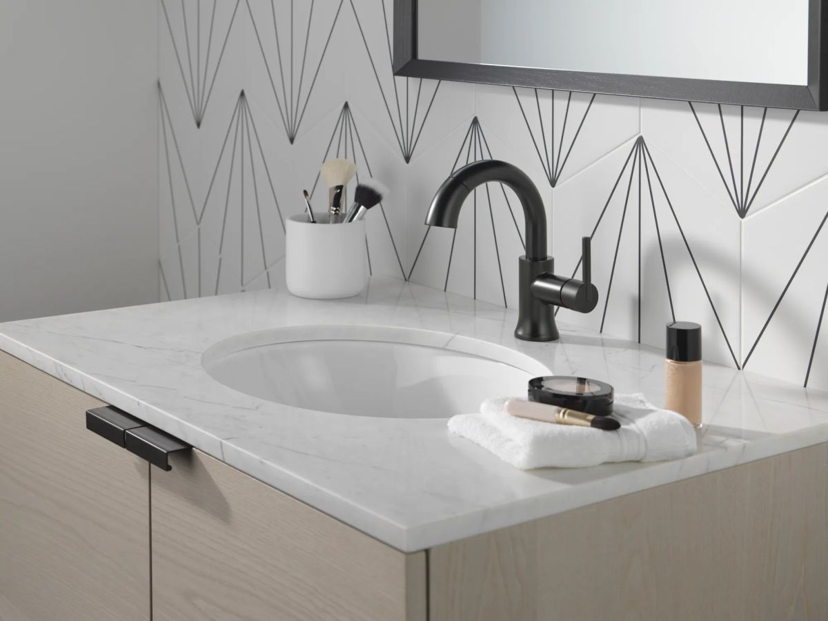 DELTA Trinsic Single Handle Pull-Down Bathroom Faucet — Matte Black