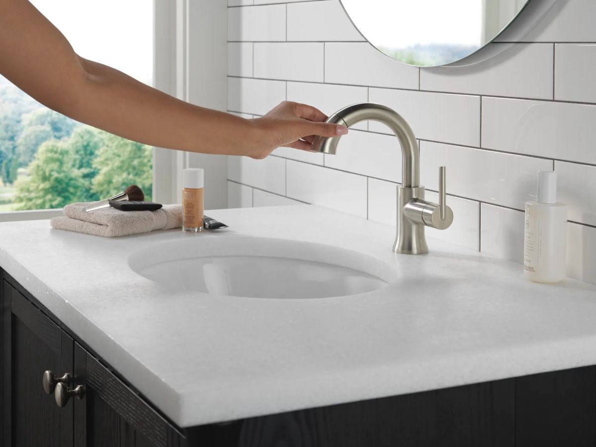 DELTA Trinsic Single Handle Pull-Down Bathroom Faucet — Stainless