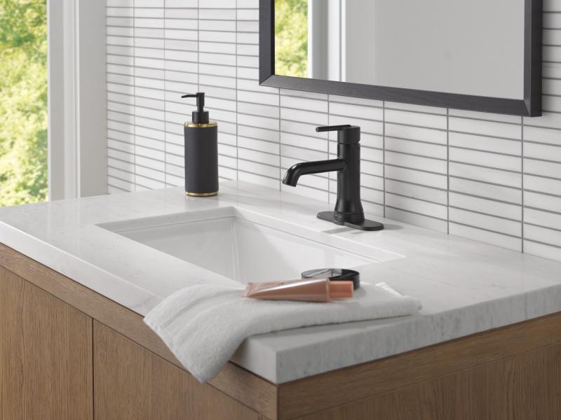 DELTA Trinsic Touch2O Bathroom Faucet with Touchless Technology — Matte Black