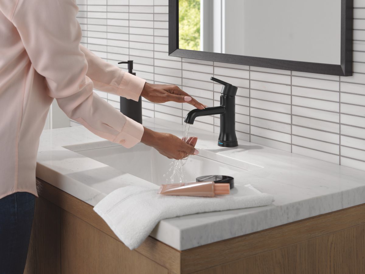 DELTA Trinsic Touch2O Bathroom Faucet with Touchless Technology — Matte Black