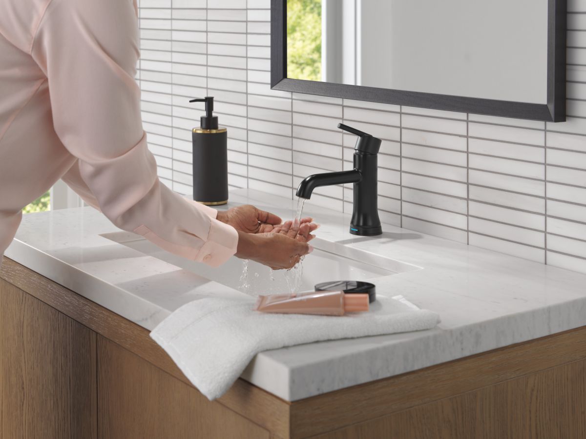 DELTA Trinsic Touch2O Bathroom Faucet with Touchless Technology — Matte Black