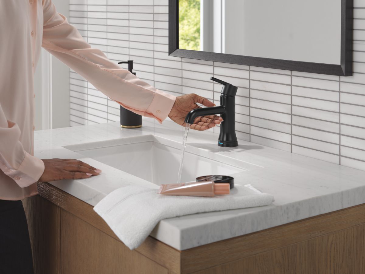 DELTA Trinsic Touch2O Bathroom Faucet with Touchless Technology — Matte Black