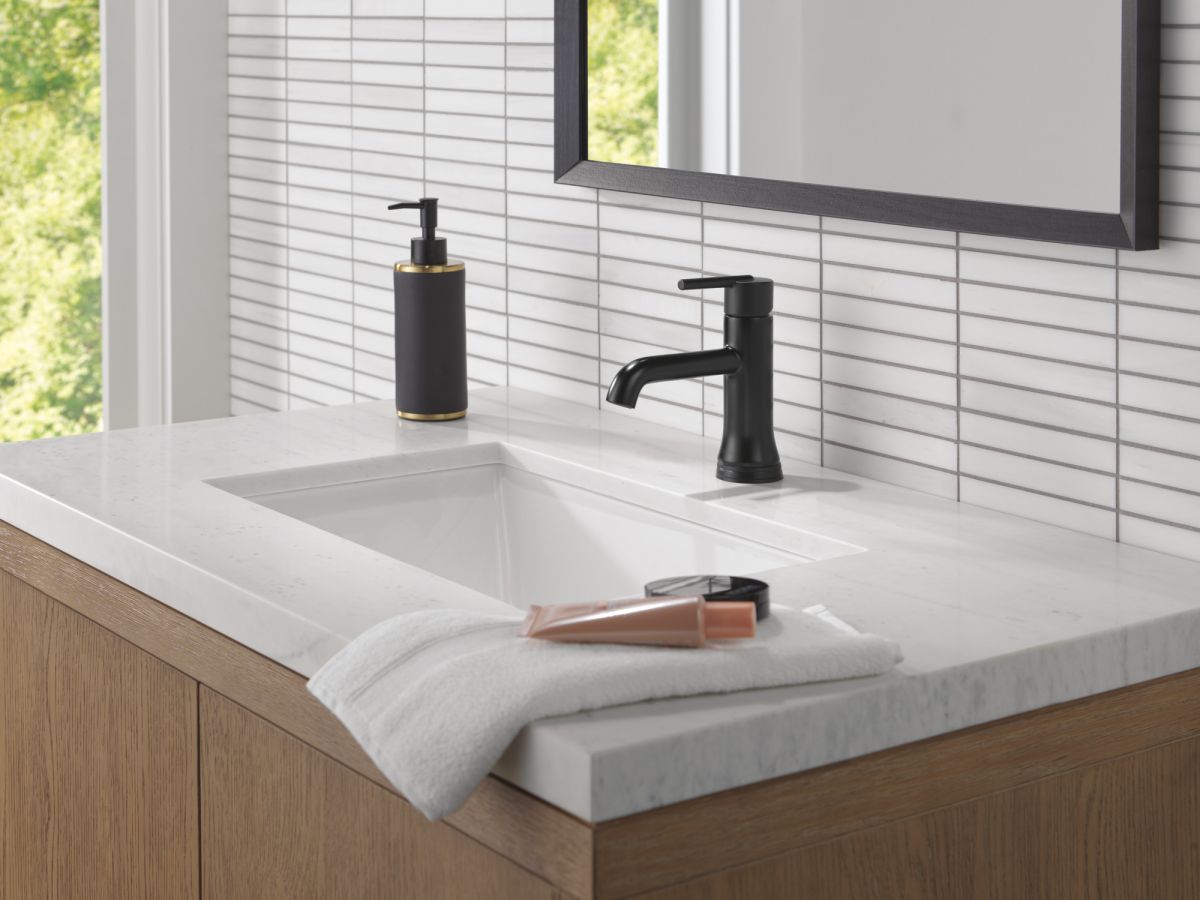 DELTA Trinsic Touch2O Bathroom Faucet with Touchless Technology — Matte Black