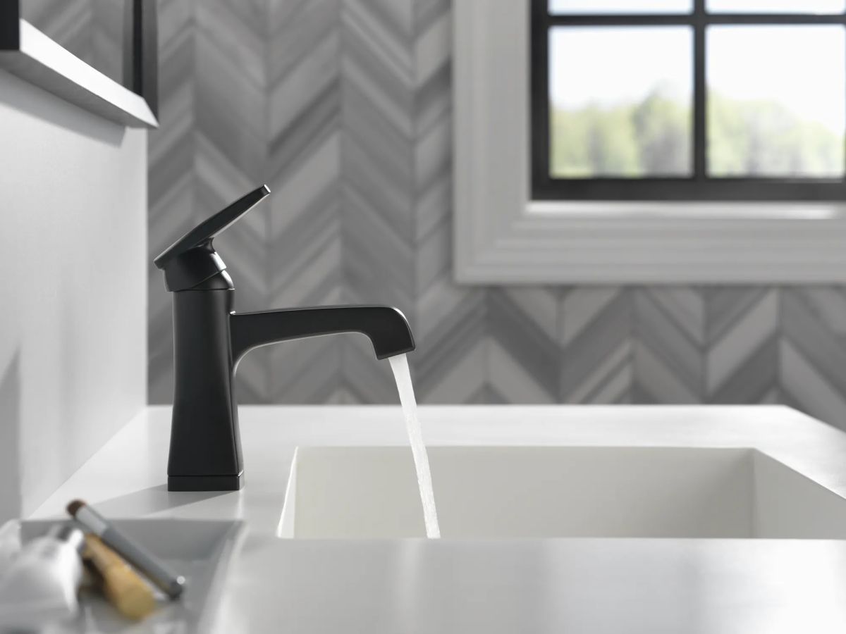 DELTA Ashlyn Single Handle Lavatory Faucet - Metal Pop-Up — Matte Black