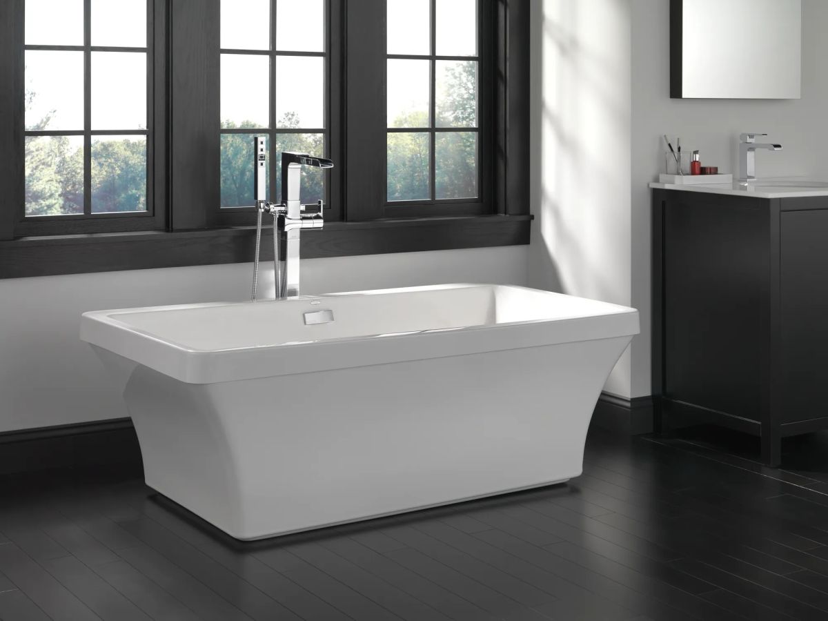 DELTA Ara Single Handle Channel Bathroom Faucet — Chrome