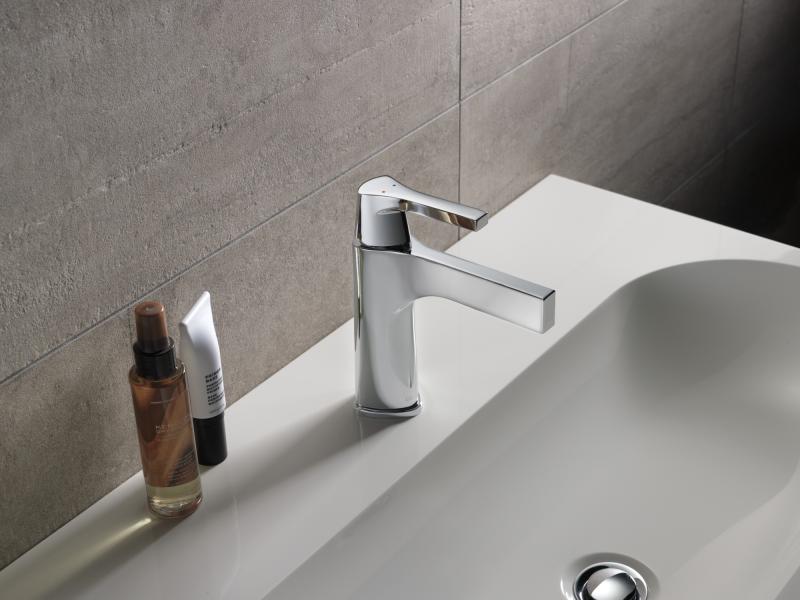 DELTA Zura Single Handle Bathroom Faucet — Chrome